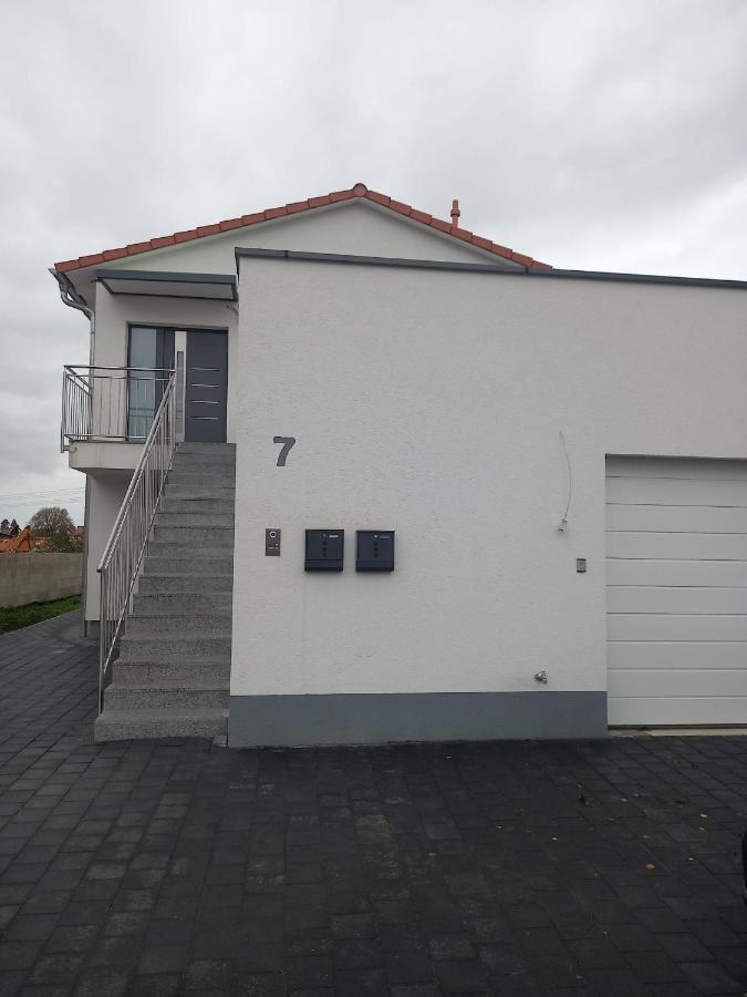 Neubau Appartement Mit Terasse, Privater Eingang,Parkplatz,Kueche Фюрт Экстерьер фото