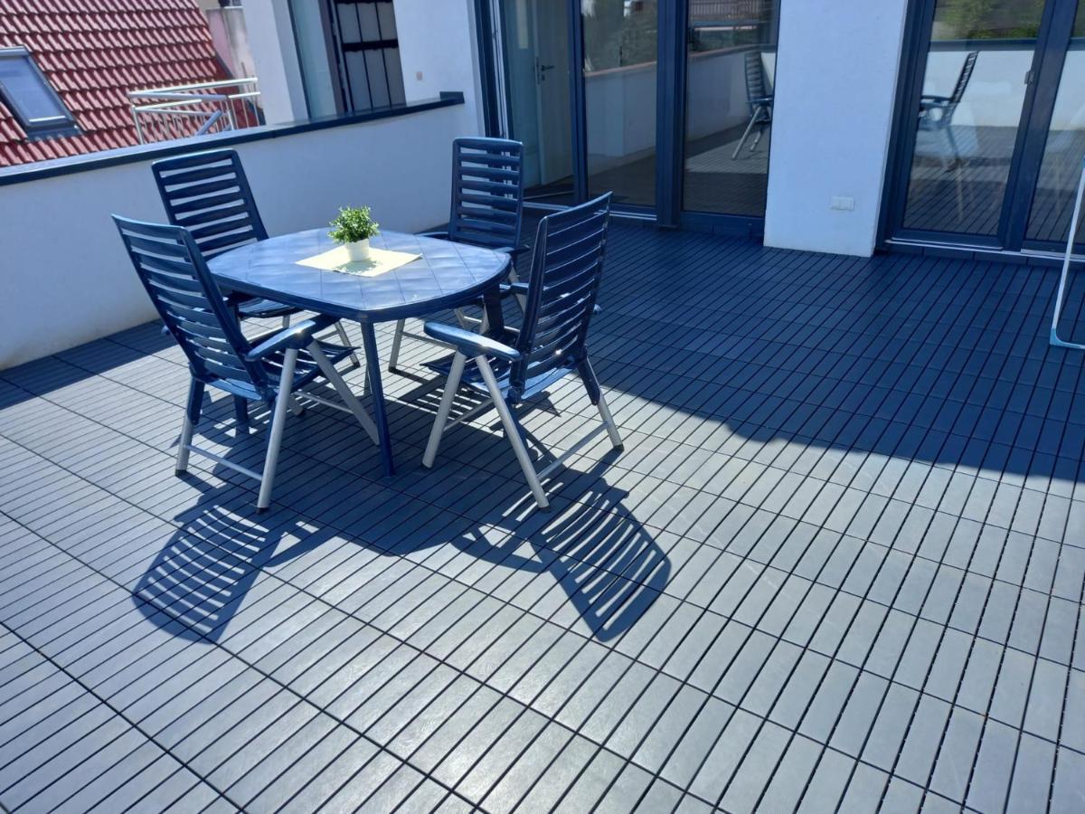Neubau Appartement Mit Terasse, Privater Eingang,Parkplatz,Kueche Фюрт Экстерьер фото