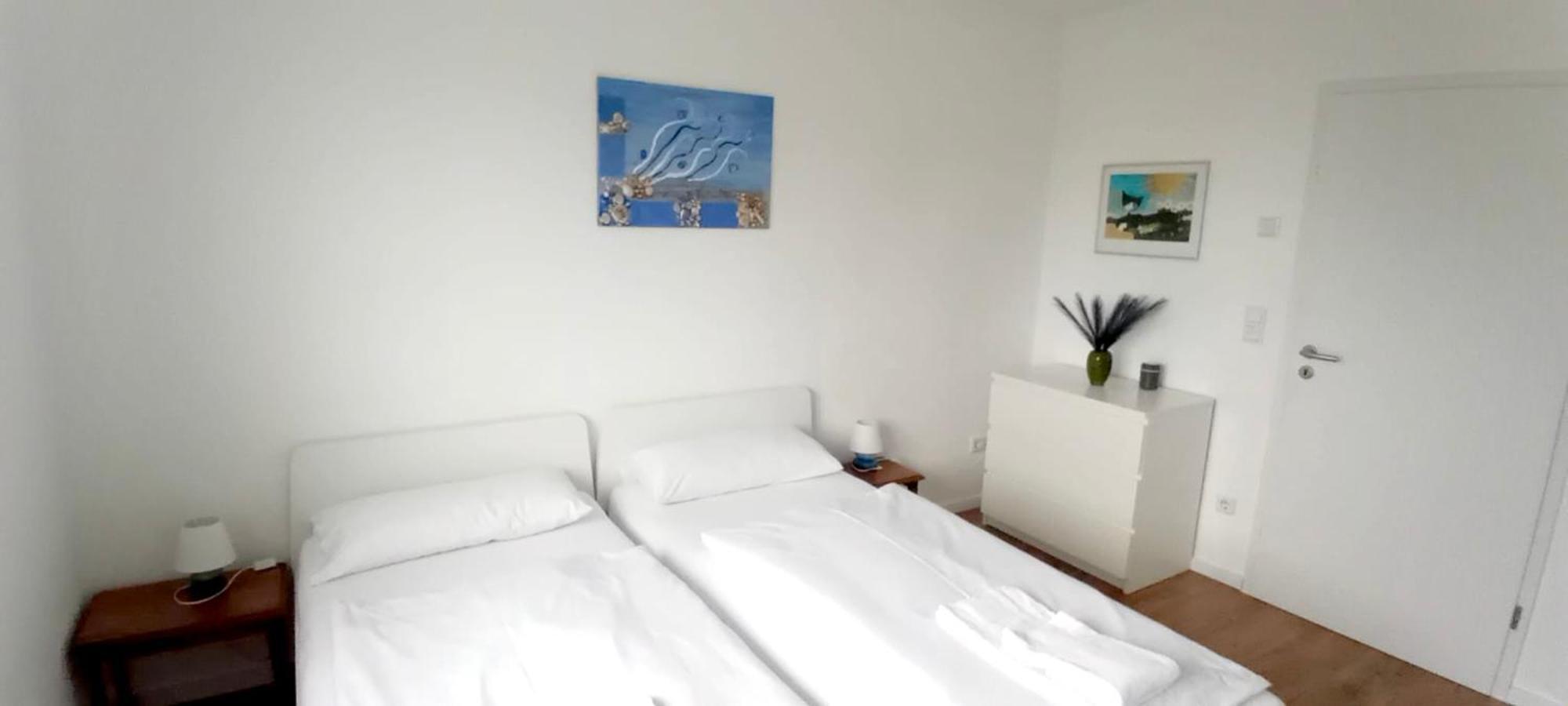 Neubau Appartement Mit Terasse, Privater Eingang,Parkplatz,Kueche Фюрт Экстерьер фото